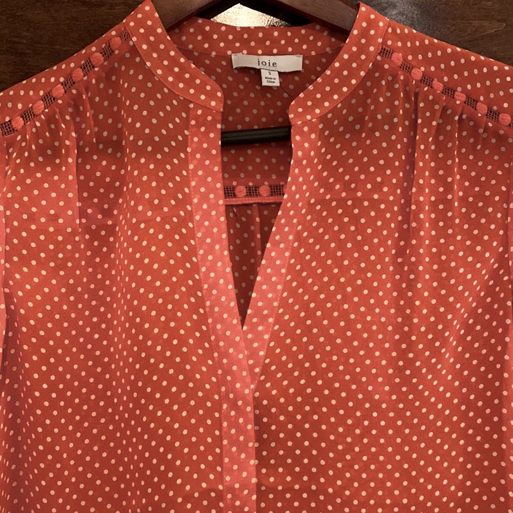 Excellent condition Joie silk top. Size Small. - Picture 2 of 3